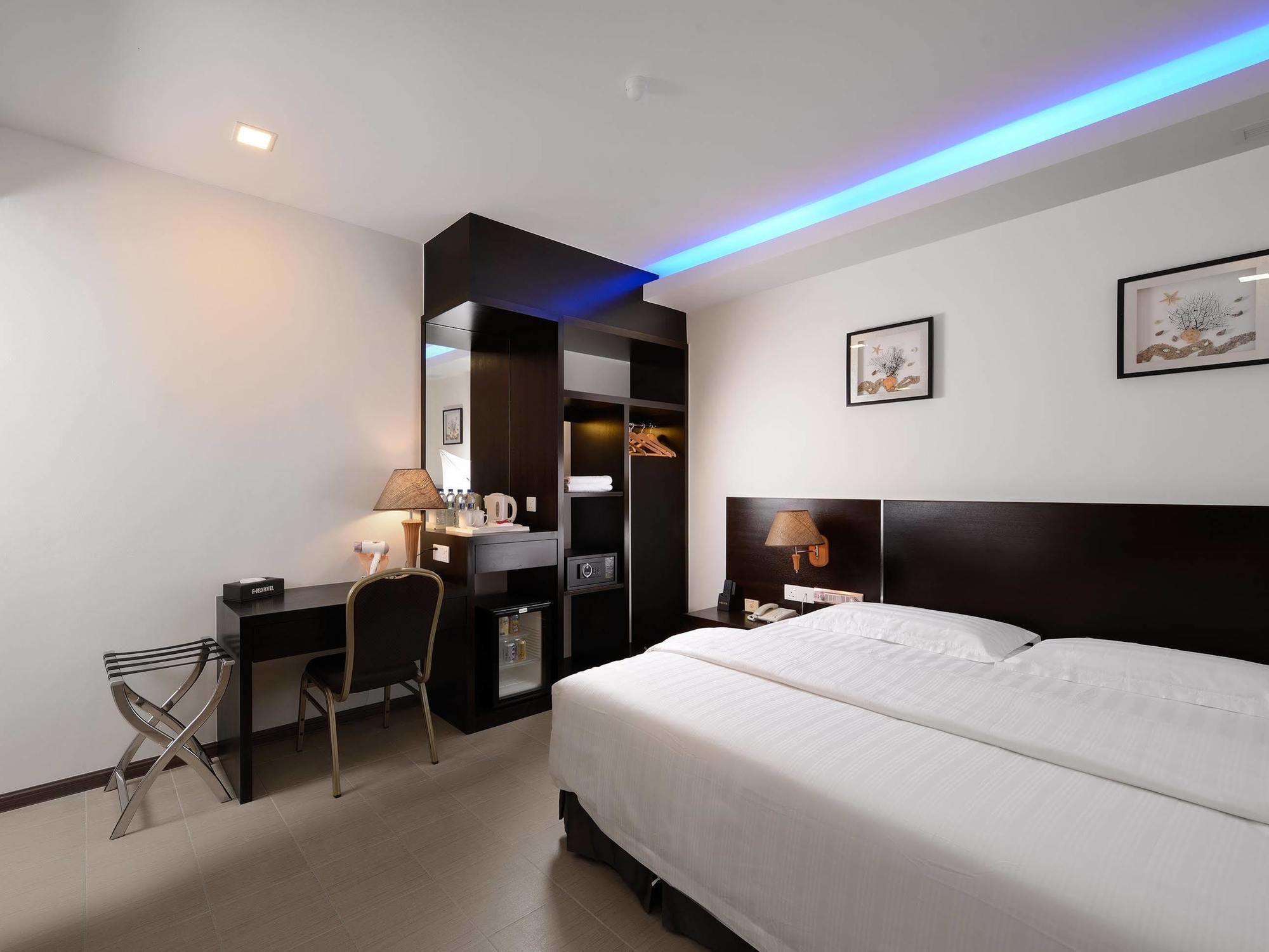 E-Red Hotel Bandar Perda Bukit Mertajam Exterior foto